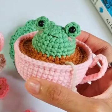 Crochet Amigurumi Frog Teacup Pattern (1)