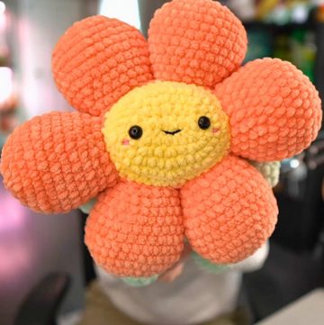 Crochet Amigurumi Lazy Daisy Plushie Pattern (1)